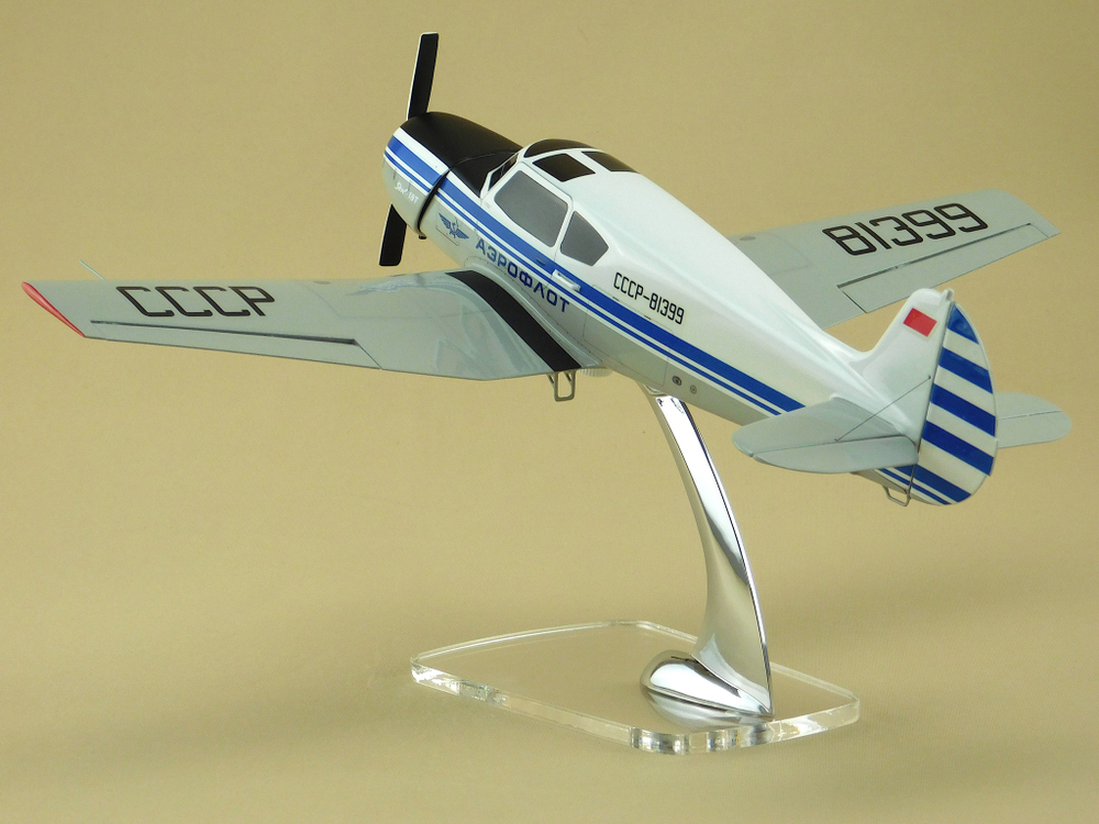 Модель самолета Як-18т (М1:30, Аэрофлот СССР-81399)