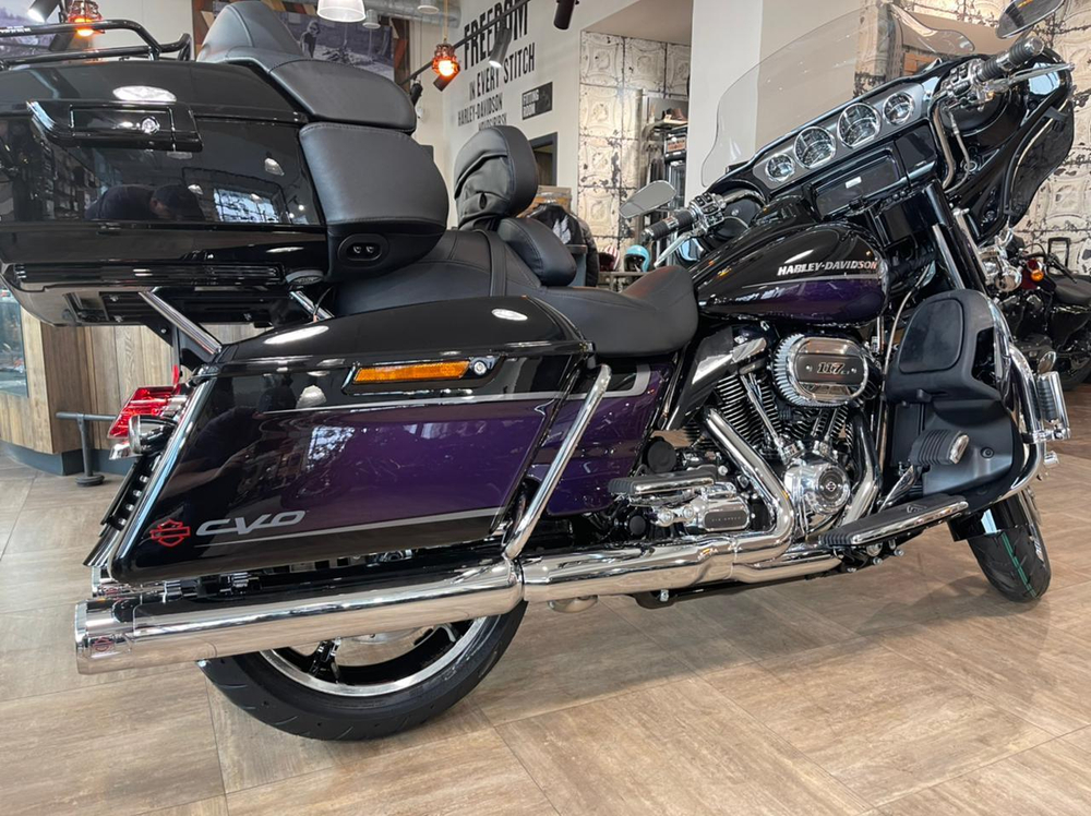 CVO Limited 117 Harley-Davidson 2021 Royal Purple Fade & Royal Black
