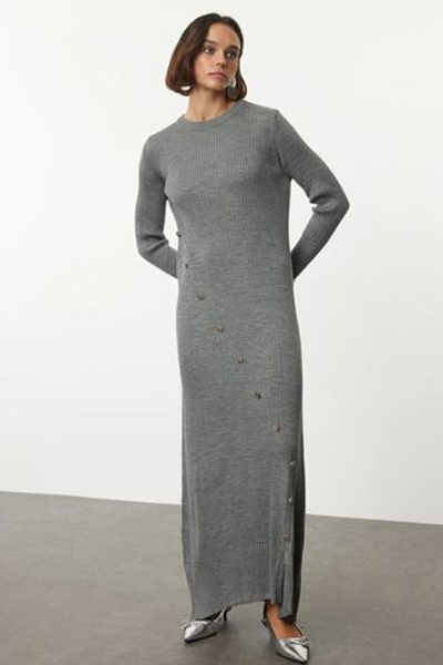 Серое трикотажное платье на пуговицах TCTAW25EB00093