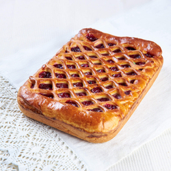 Постный пирог с брусникой