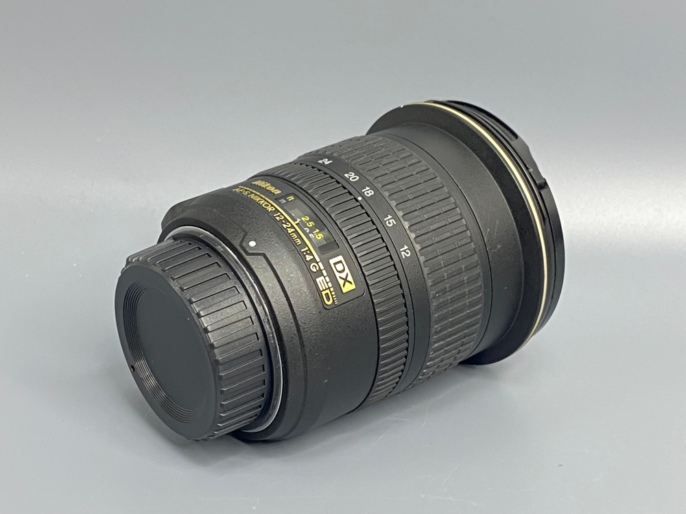 Nikon 12-24mm 4G царапина на линзе