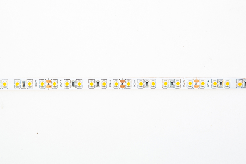 Лента светодиодная SMD тёпло-белая DC24V 9, 6W/m 3000K 600Lm/m 120д/м CRI>95 IP20,  упаковка 5 метров,  ширина 8мм,  высота 2мм,  самоклейкая