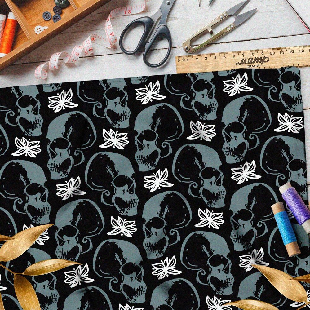 Ткань шифон зелёные черепа и белые цветы