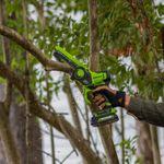 Цепная мини пила аккумуляторная Greenworks GD24CSMNX Арт. 2008707UH, 24V, 15см, бесщеточная, в комплекте АКБ 8 А·ч и ЗУ в сумке