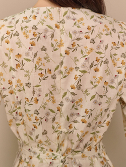 Платье с широкими манжетами