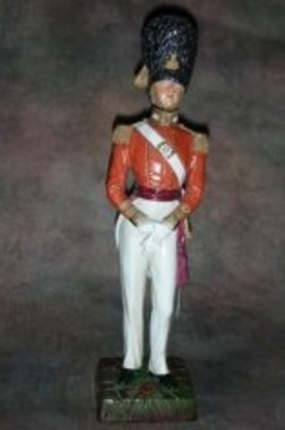 Статуэтка. Фарфор. Солдат Офицер гвардии шотландских стрелков, 1840. Sitzendorf. Германия