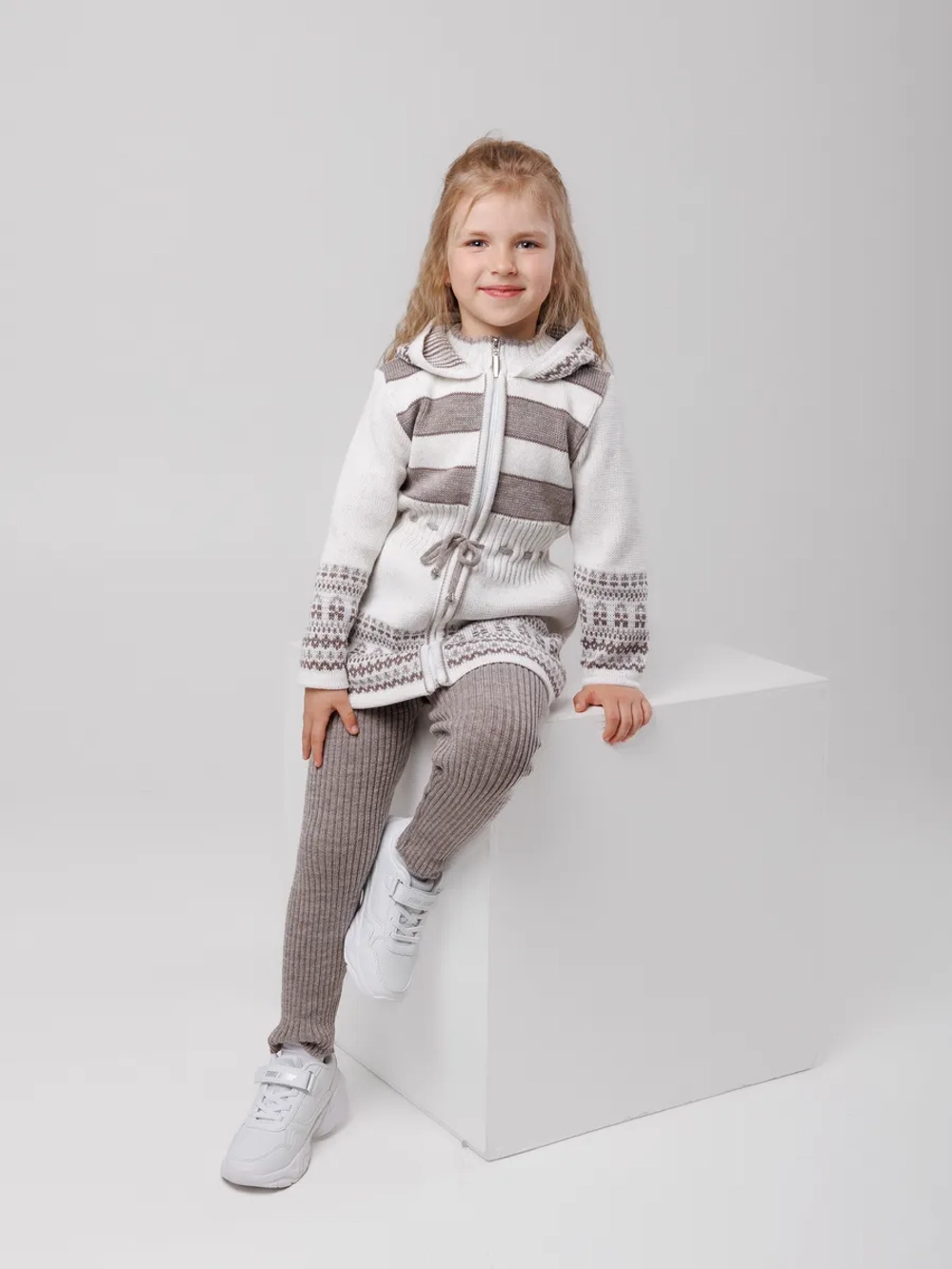 Кардиган вязаный на молнии с капюшоном для девочки