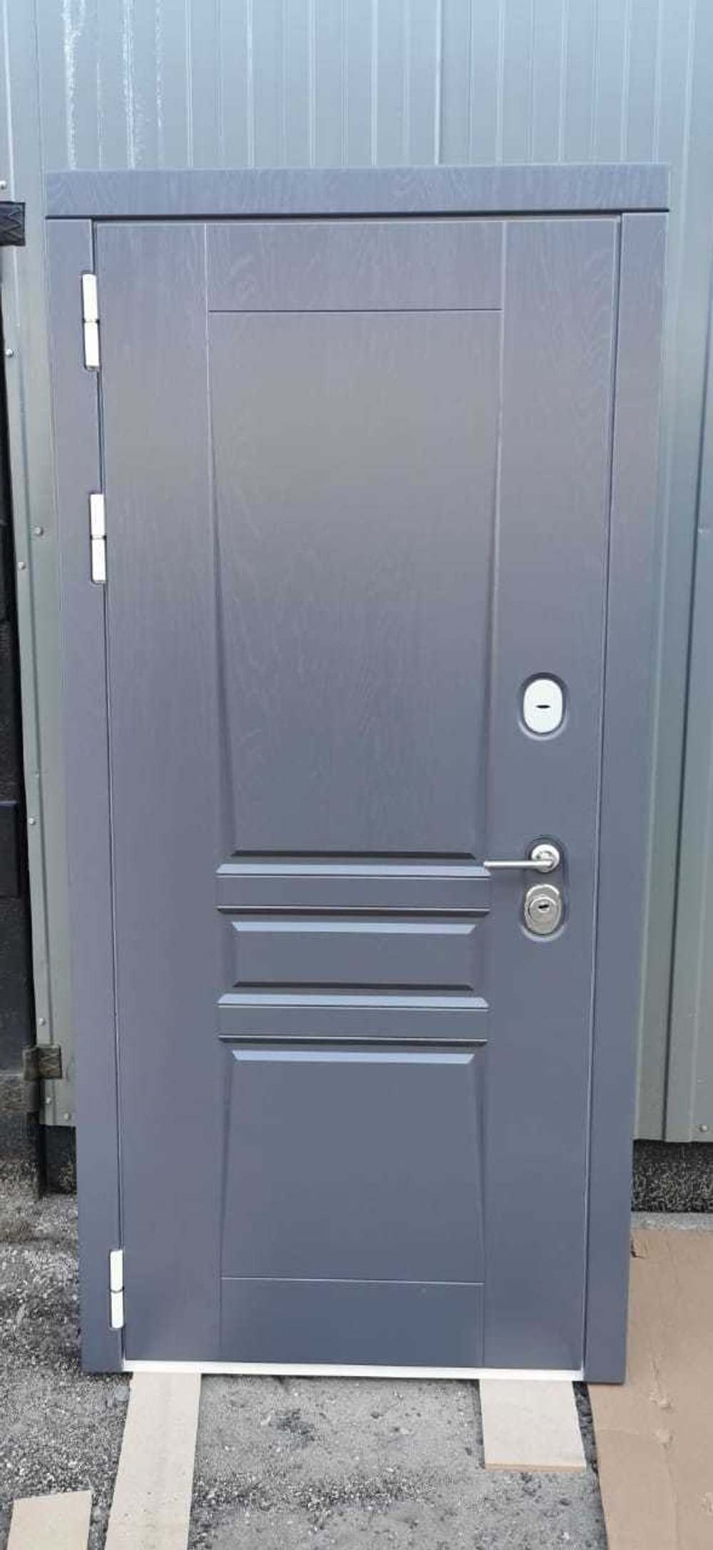 Входная дверь в квартиру Рекс Платинум / ФЛ-102 Белый Силк сноу (белый матовый, без текстуры)