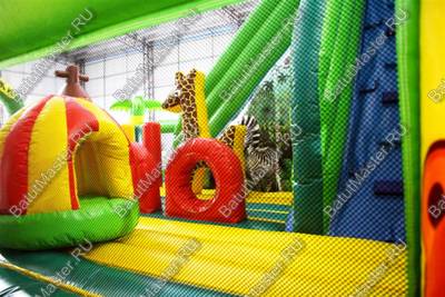 Коммерческий надувной батут "Джунгли малый со скалодромом"