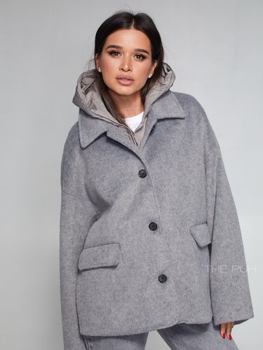 Серое пальто-пиджак с утепленным жилетом