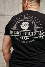 Футболка Варгградъ мужская чёрная "Кулак в боку не киснет" (Сказки тёмной стороны)