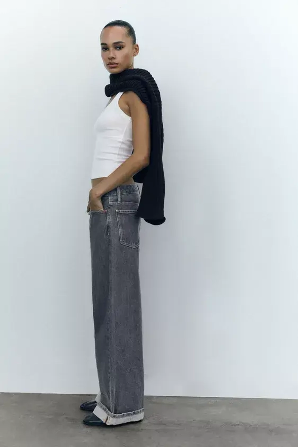 ZARA ДЖИНСЫ TRF RELAXED С НИЗКОЙ ПОСАДКОЙ И ОТВОРОТАМИ, СЕРЫЙ