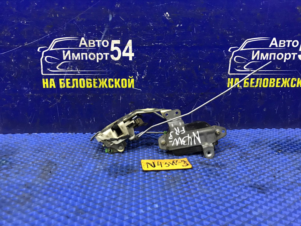 Замок двери передней правой MITSUBISHI CHARIOT 1994