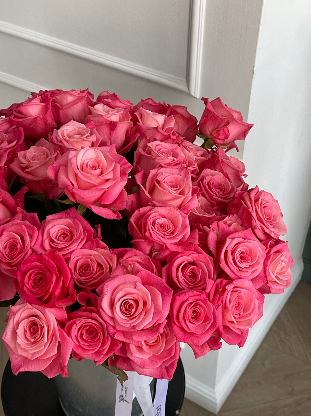 Роза ярко розовая