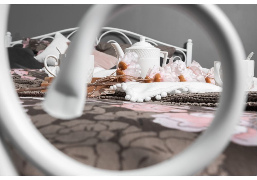 Полутораспальная кровать Викси 140х200 белая