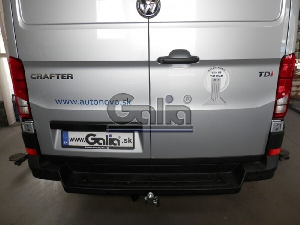 Фаркоп оцинкованный Galia V085A для Volkswagen Crafter фургон со ступенькой, одинарные колеса сзади 2017-(паспорт и сертификат в комплекте)(без электрики)