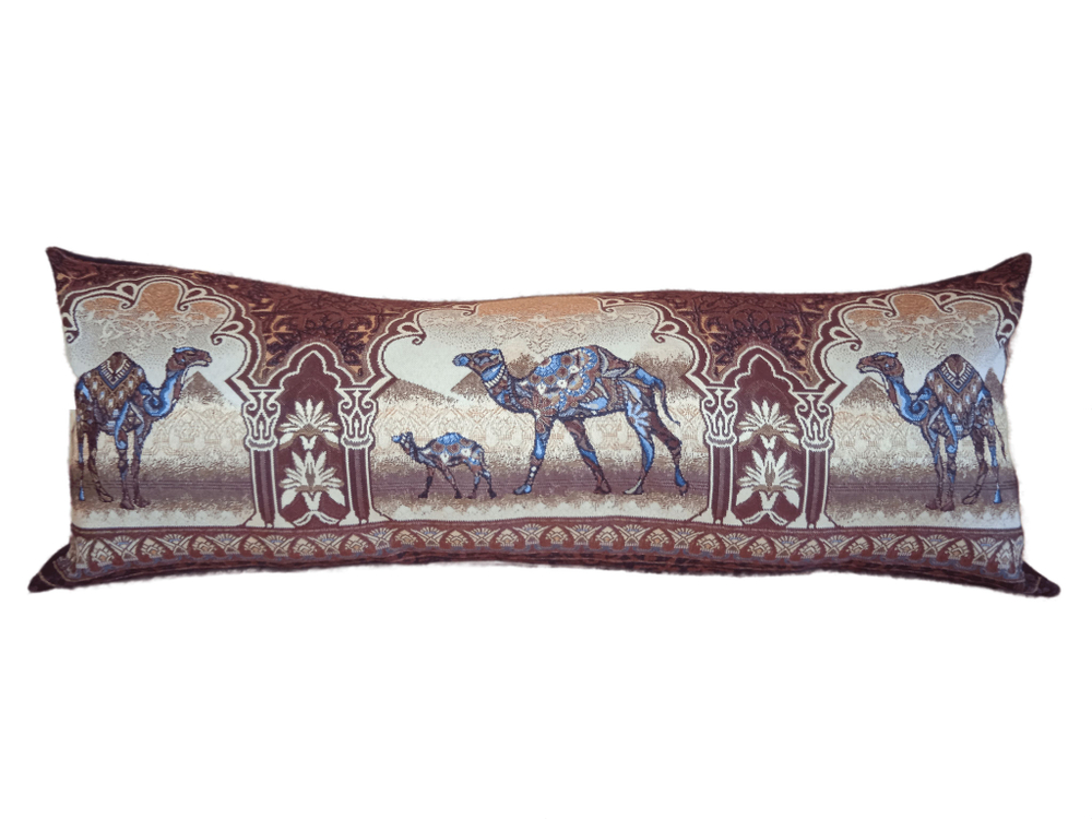 Декоративный гобеленовый чехол Верблюды 34х87