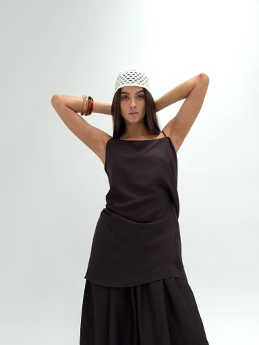 Шоколадный костюм свободного кроя