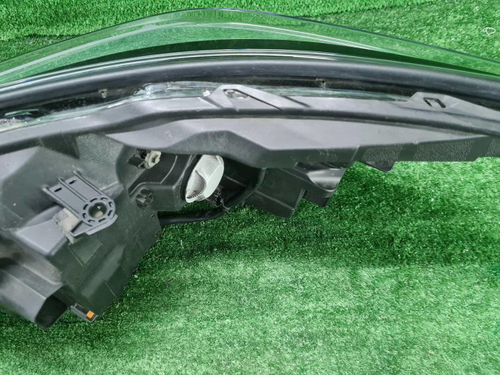 Фара правая Subaru Outback 6 (2019-2022) LED (В пленке)