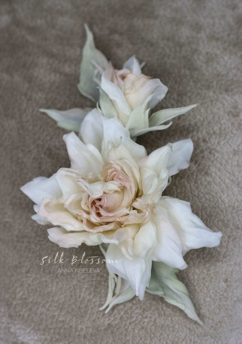 Брошь из шелка Розы "Карамель"