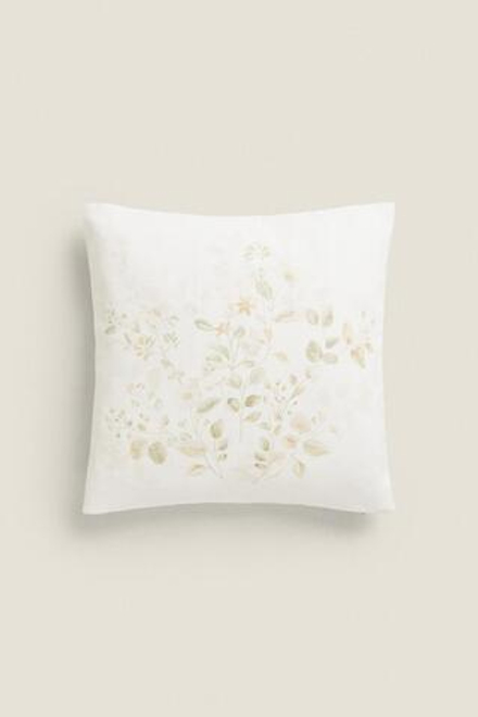 ZARA HOME ХЛОПКОВЫЙ ЧЕХОЛ ДЛЯ ДЕКОРАТИВНОЙ ПОДУШКИ С ЦВЕТОЧНЫМ УЗОРОМ, СВЕТЛО-БЕЖЕВЫЙ