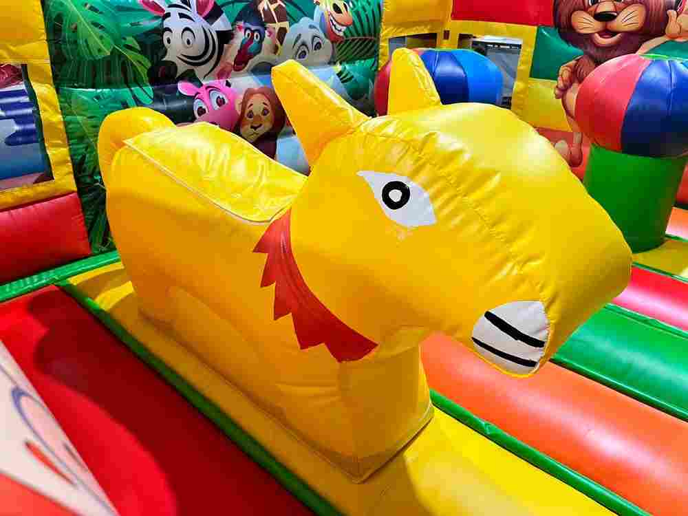 Коммерческий надувной батут "Сафари-экскурсия" без горки, 4*4*2,3 м