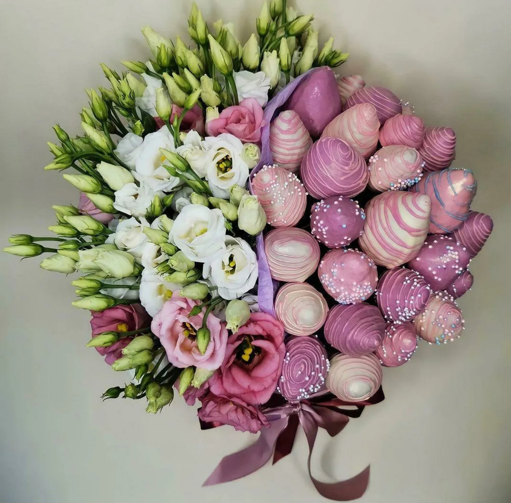Клубника в шоколаде 27 шт + цветы  11