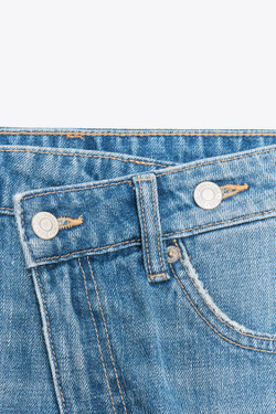 ZARА ДЖИНСОВЫЕ ШОРТЫ TRF С ВЫСОКОЙ ПОСАДКОЙ MOM FIT И КОСОЙ ЗАСТЕЖКОЙ, ИНДИГО