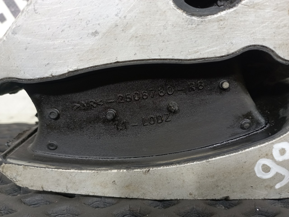 Подушка двигателя передняя 2020г.