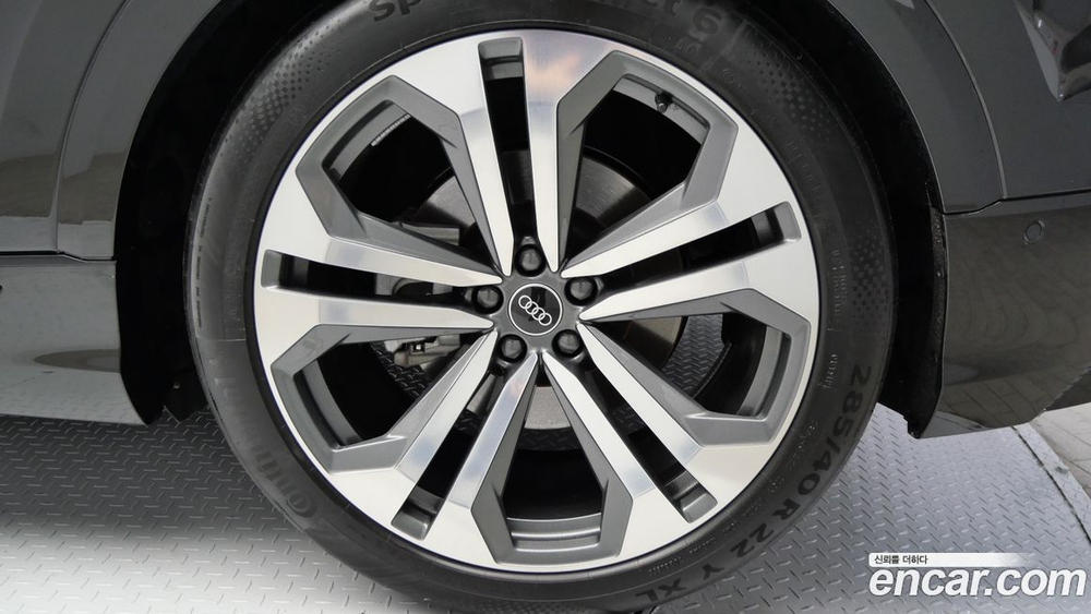 Audi Q8 55 TFSI Quattro Premium (11.2022)