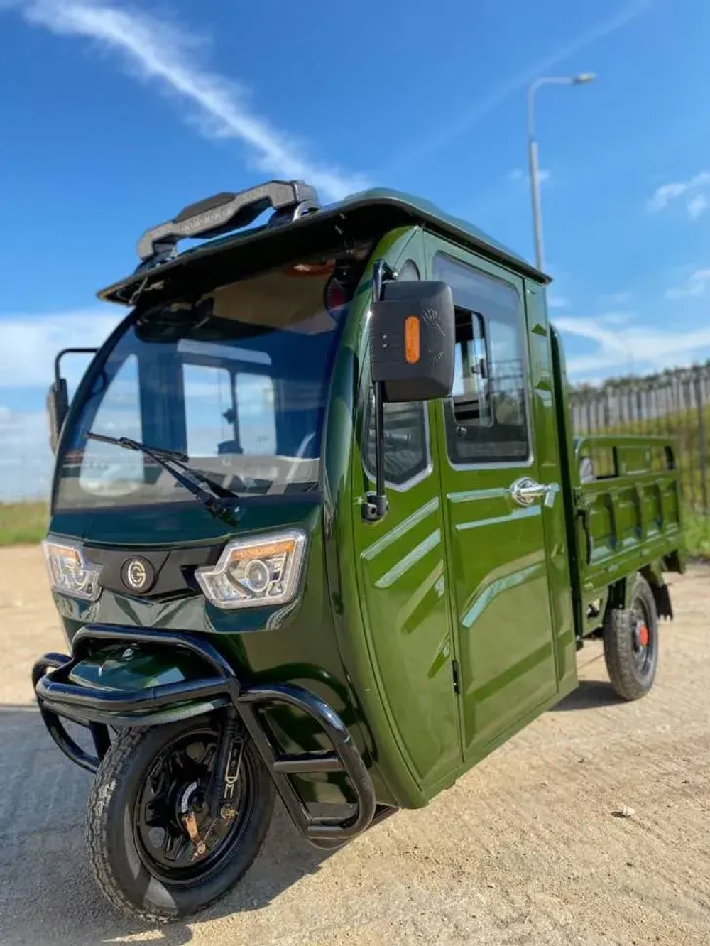 Электротрицикл грузовой Green Camel Тендер D1500 (60V 1000W) кабина, понижающая