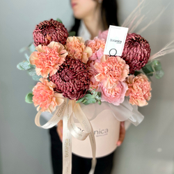 Цветочная композиция с хризантемой бигуди , кустовой розой Джульетта и диантусами 91120251