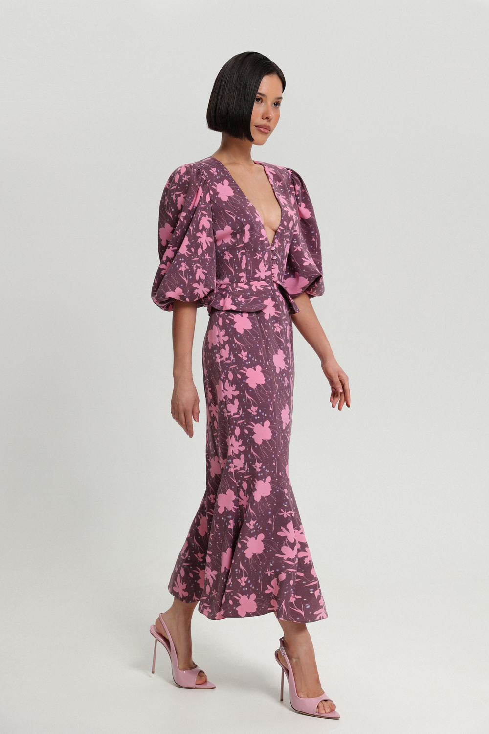 Платье в цветок с баской