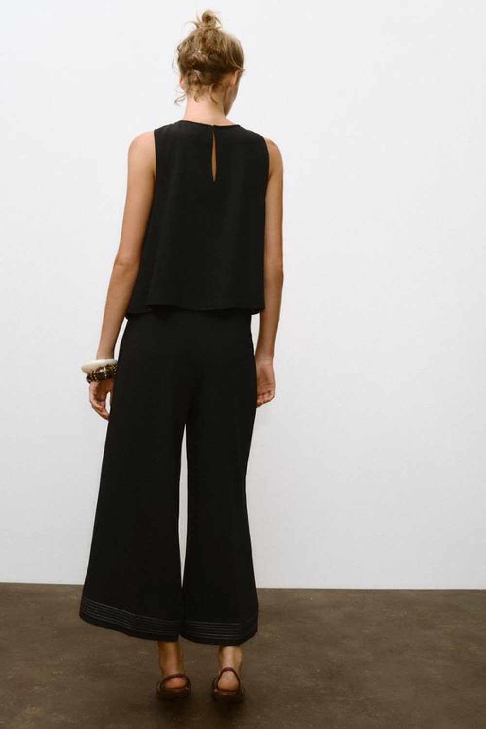 ZARA БРЮКИ-КЮЛОТЫ С ПЛИССИРОВАННЫМ НИЗОМ, ЧЕРНЫЙ