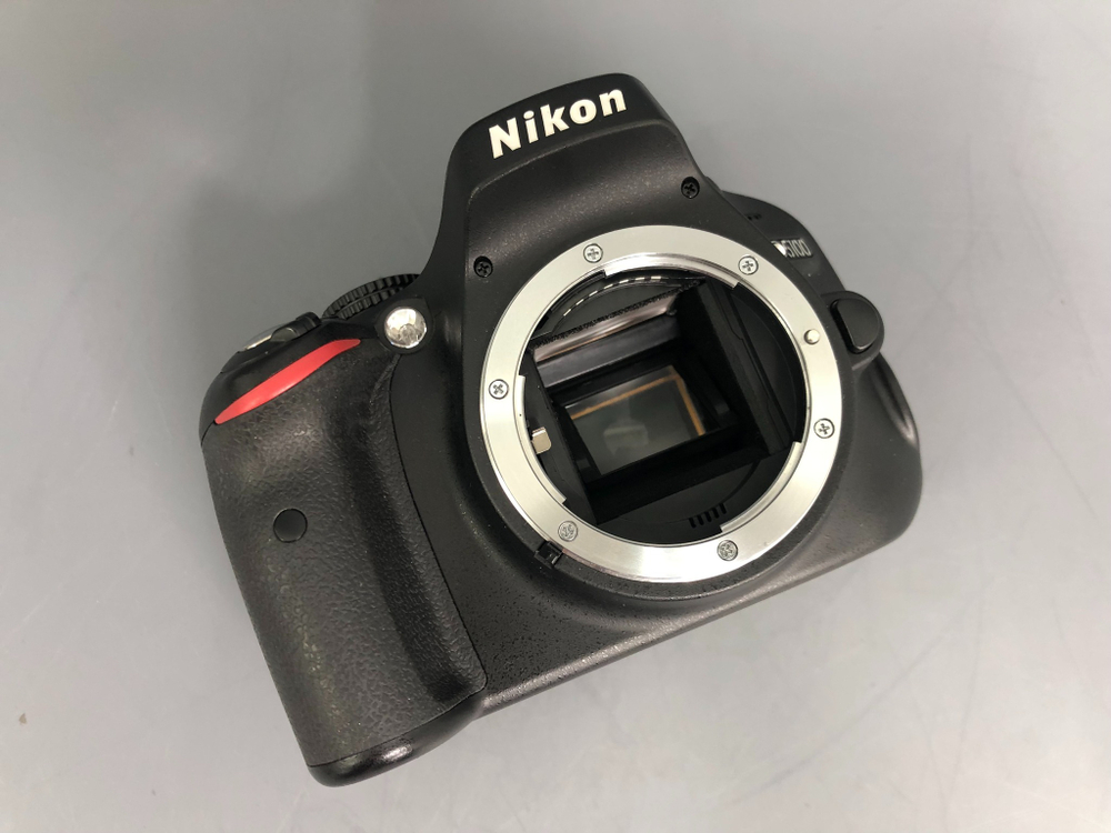 Nikon D5100 kit 18-55mm 3.5-5.6G VR 5.300 кадров