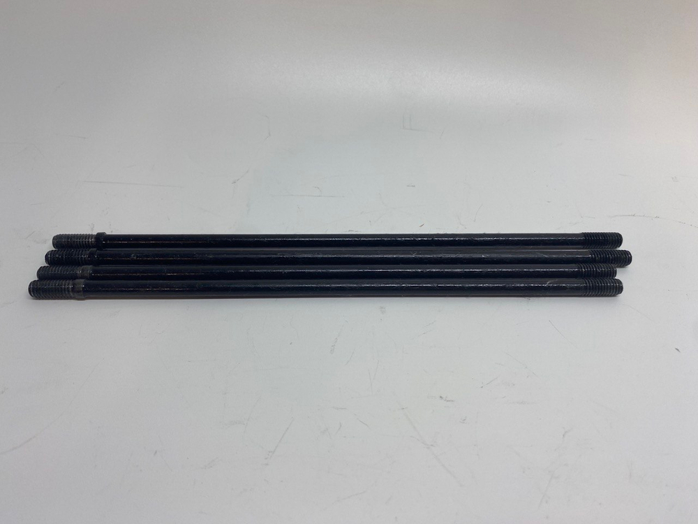 Шпильки цилиндра двигатель 1P39FMA