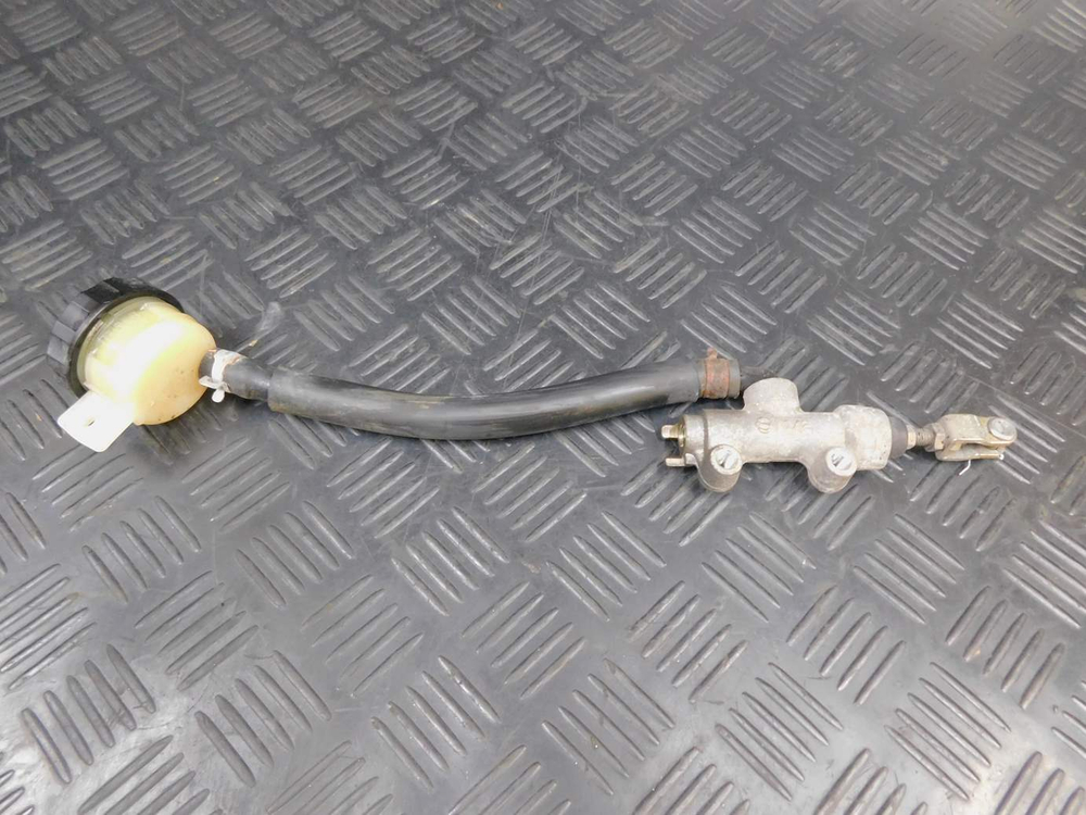 Цилиндр заднего тормоза Kawasaki ZZR 400 98 053090