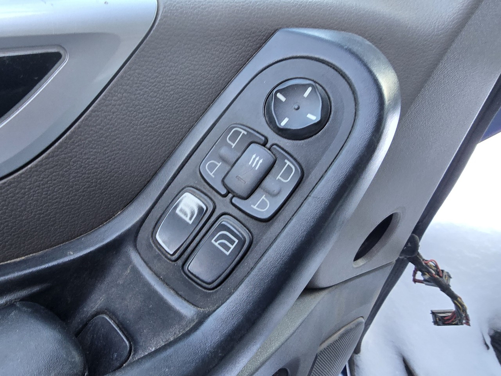 Дверь левая в сборе 2018г.