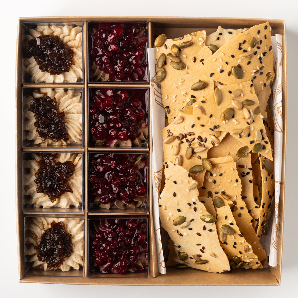 Сет паштетов с чипсами из злаков