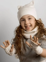 Шапка для девочки осенняя с митенками и снудом
