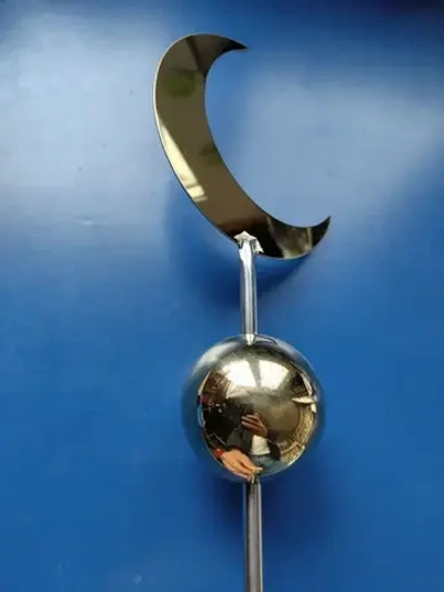 полумесяц из нержавейки с шаром на ограду
