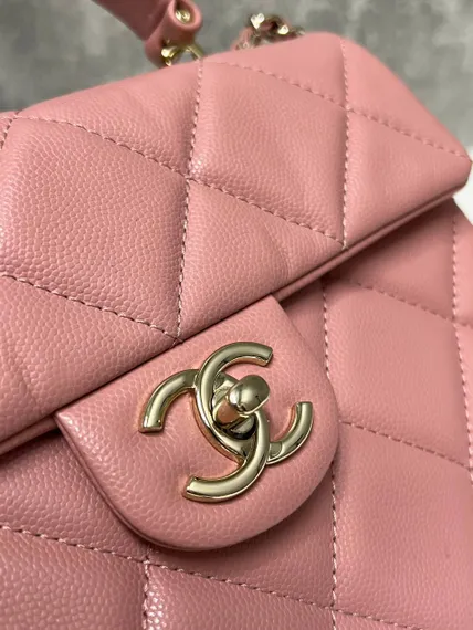 Стеганая мини-сумка Chanel с ручкой розовая