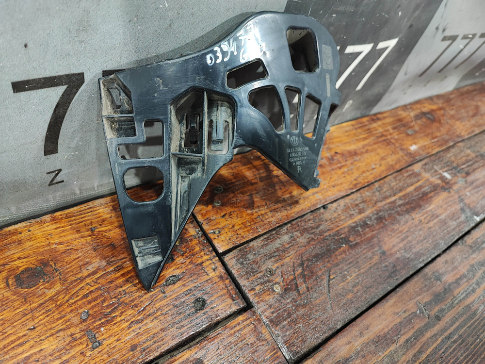 Кронштейн переднего бампера правый BMW 5 (G30) 16-нв Б/У Оригинал 51117385348