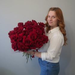 Букет красных французских роз.