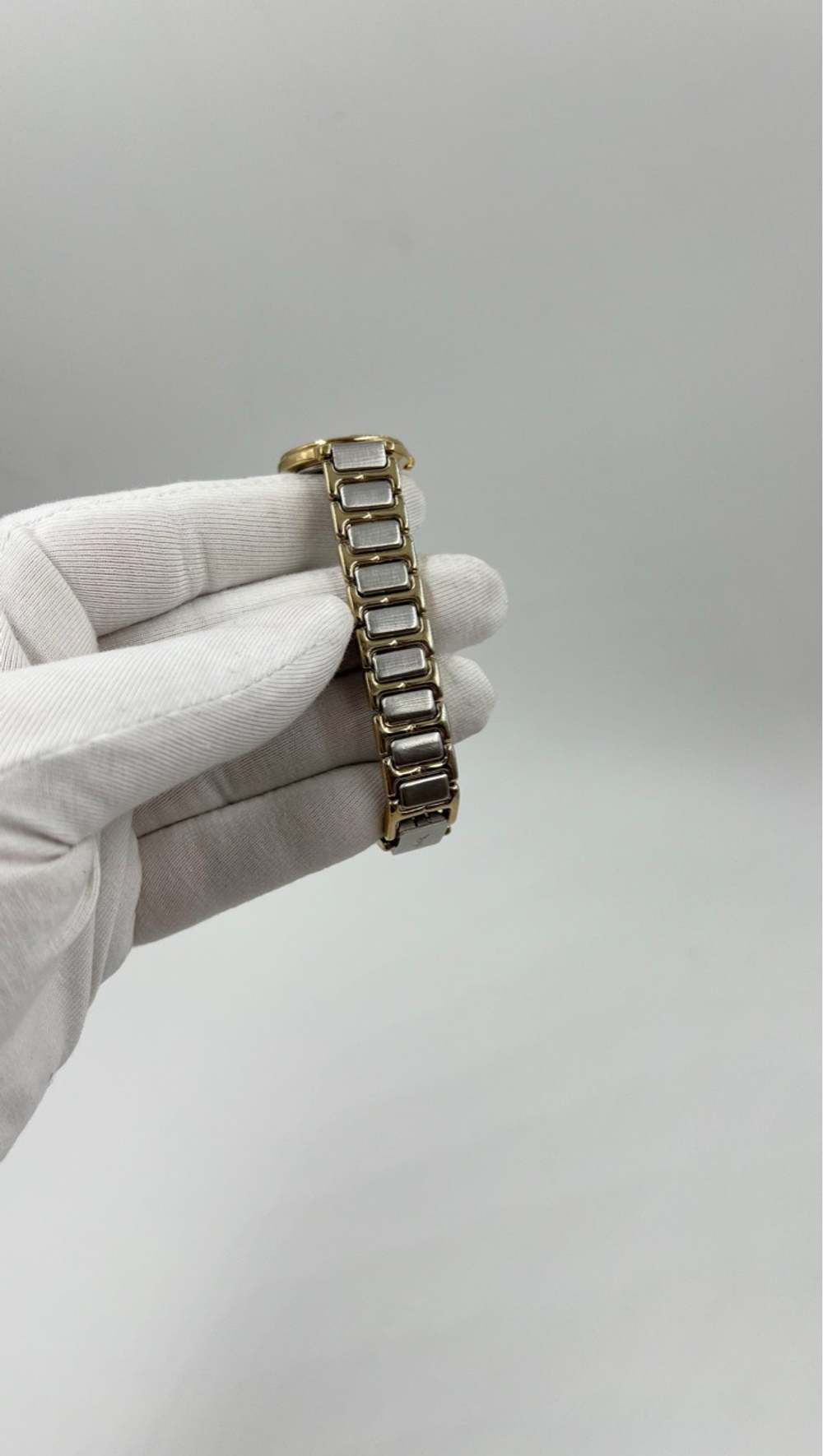 Часы Yves Saint Laurent (только онлайн)