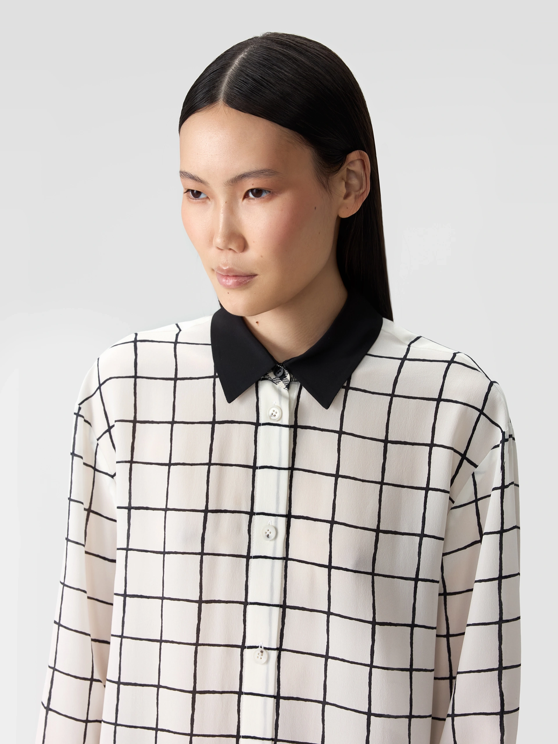 Шелковая рубашка в клетку с черным воротничком OLA OLA