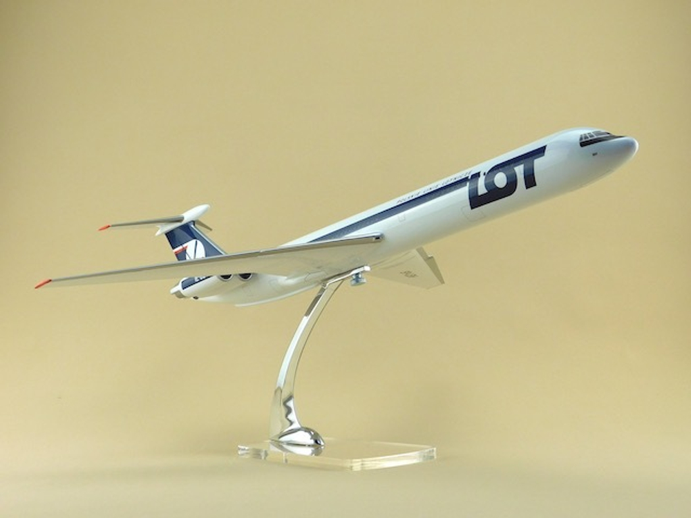 Модель самолета Ил-62М (М1:100, LOT)