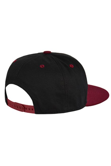 Бейсболка черная с бордовым козырьком и застежкой сзади