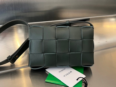 Bottega Veneta Small Cassette 19 cm
