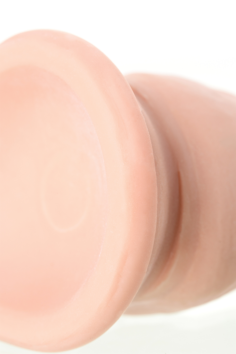 Фаллоимитатор на присоске телесный 18 см (без упаковки)